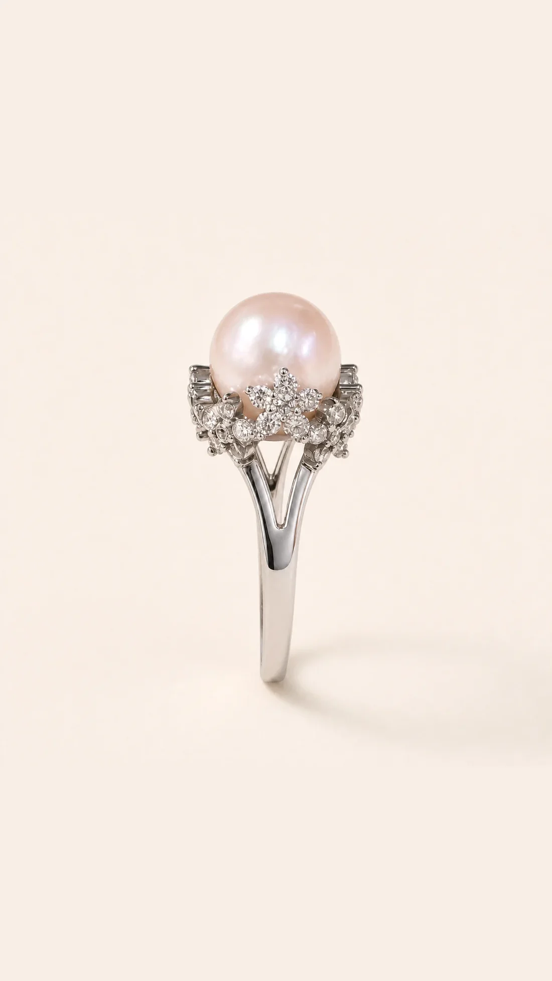 Anillo de perla y brillantes